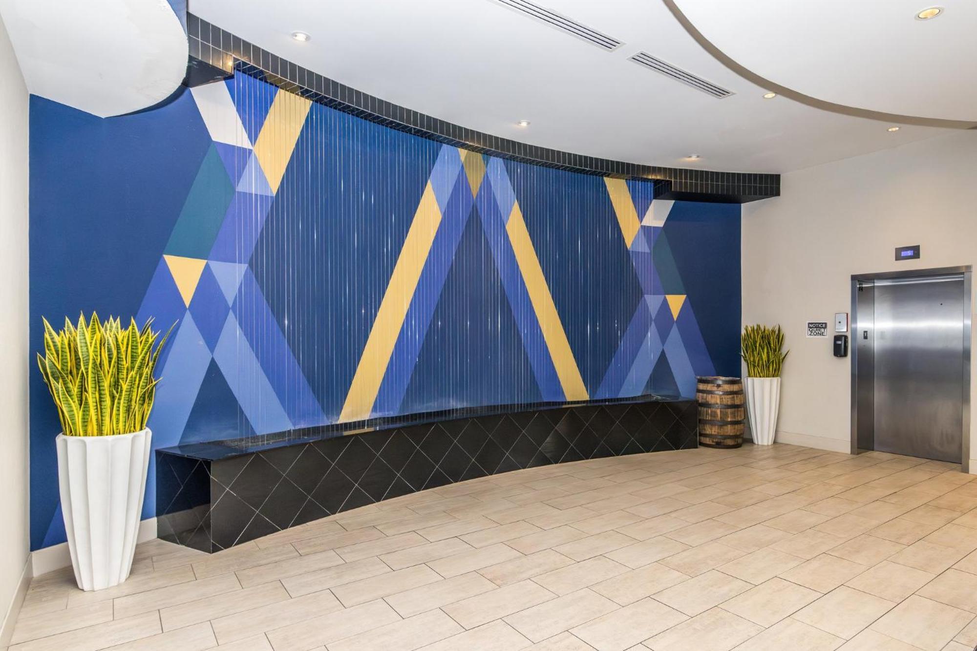 Holiday Inn Express & Suites Downtown Louisville By Ihg Buitenkant foto