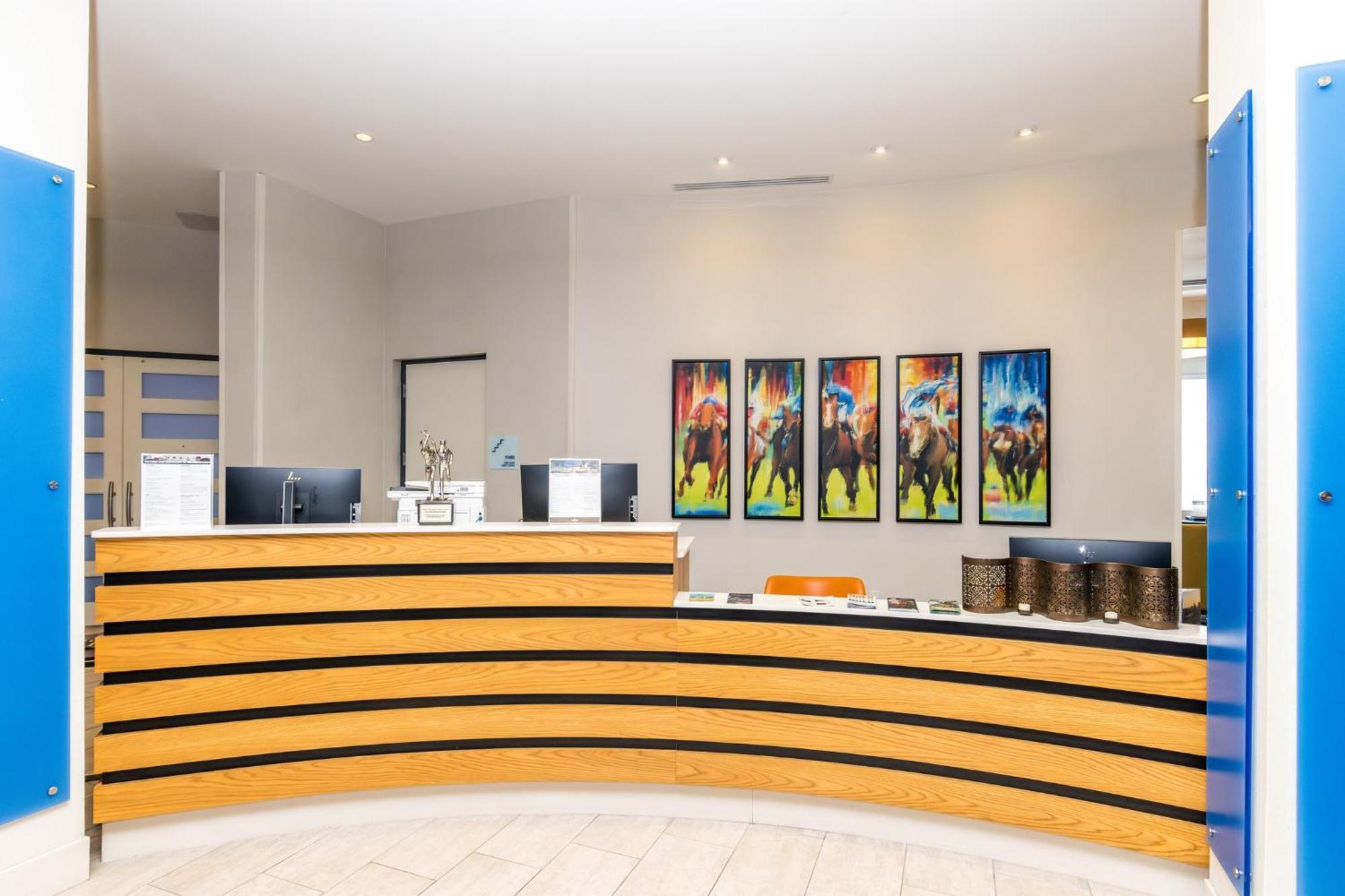 Holiday Inn Express & Suites Downtown Louisville By Ihg Buitenkant foto